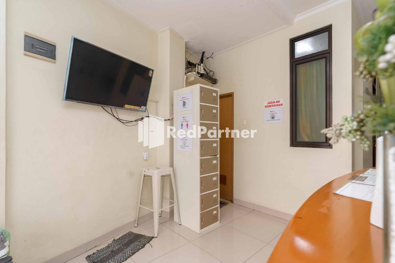 Jo Residence Syariah Redpartner Jakarta Exterior photo